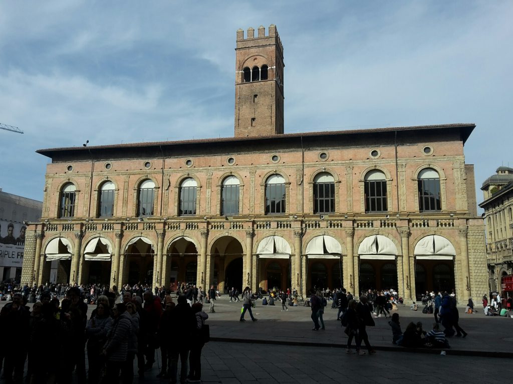 7 imperdibles en Bolonia: Plaza Maggiore Bolonia
